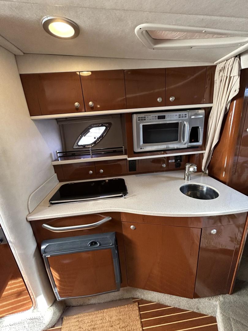 2009 Sea Ray 310 Sundancer - Image 3