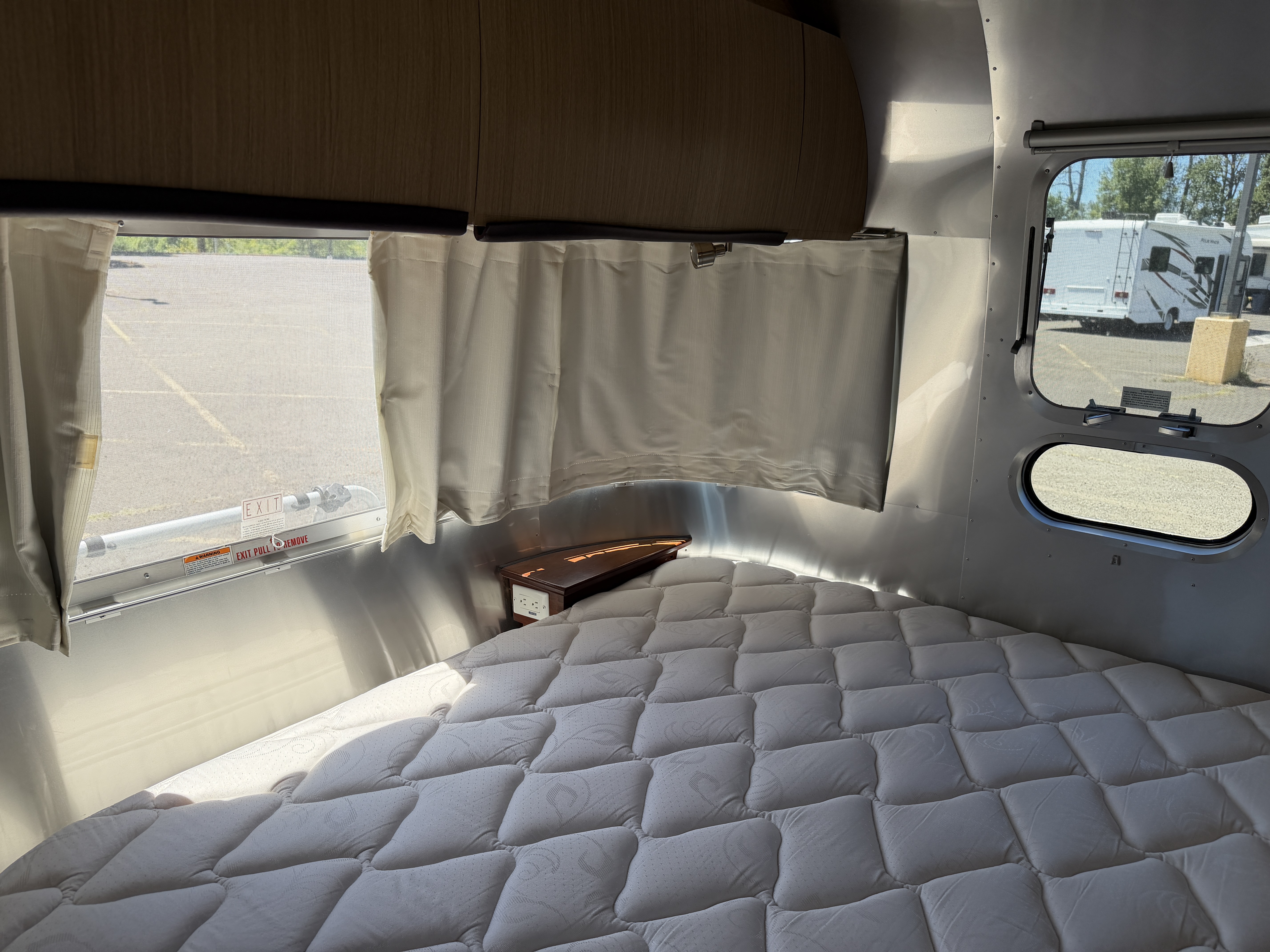 2018 Airstream Flying Cloud 25RB - Image 11
