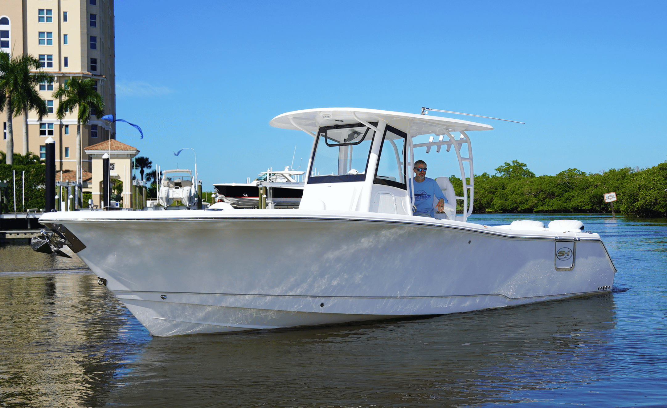 2027 SEA HUNT ULTRA 305SE - Image 2