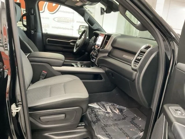 2025 Ram 1500 Big Horn 4x4 Crew Cab 5'7" Box - Image 23