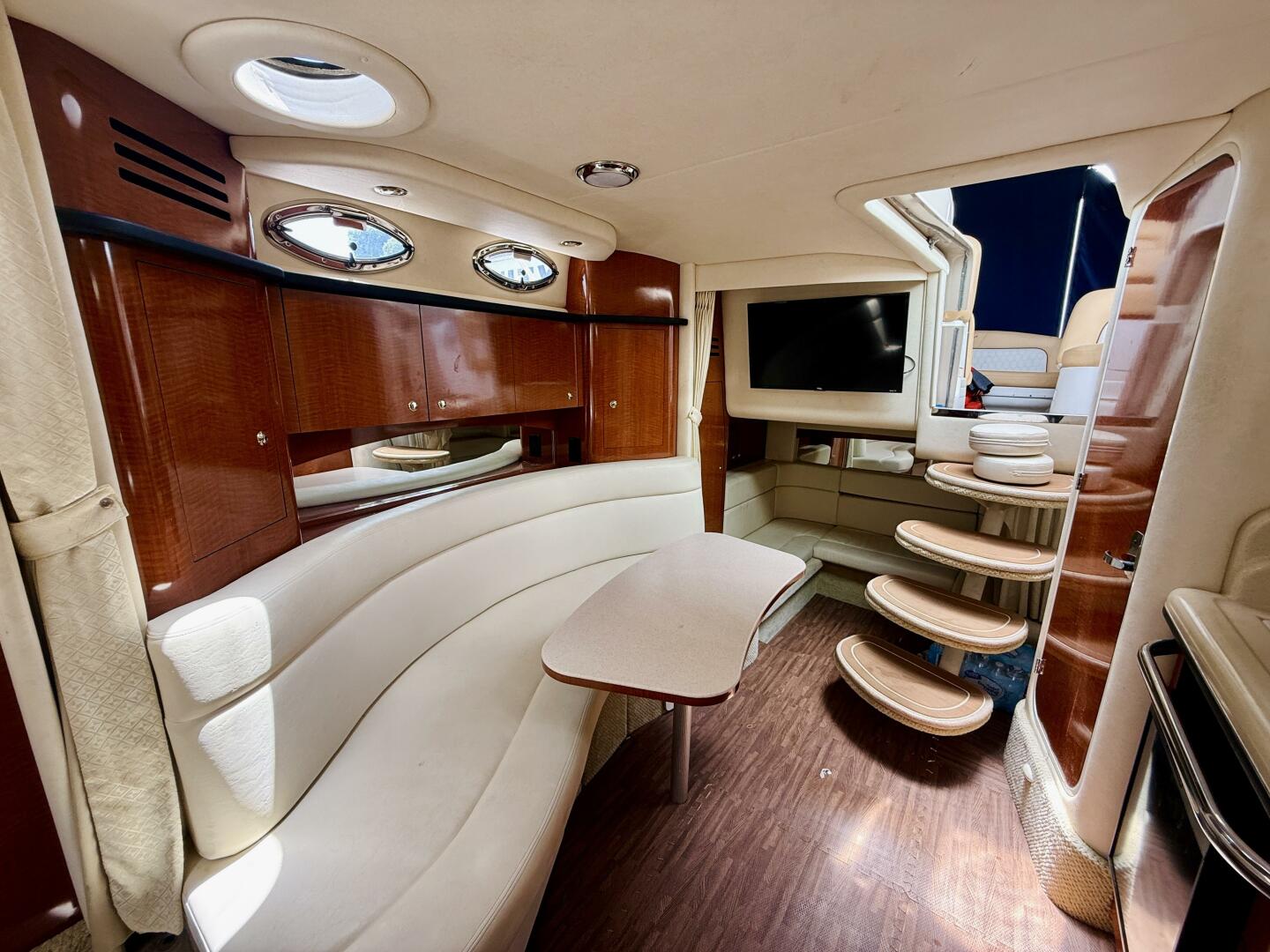 2004 Sea Ray 320 Sundancer - Image 23