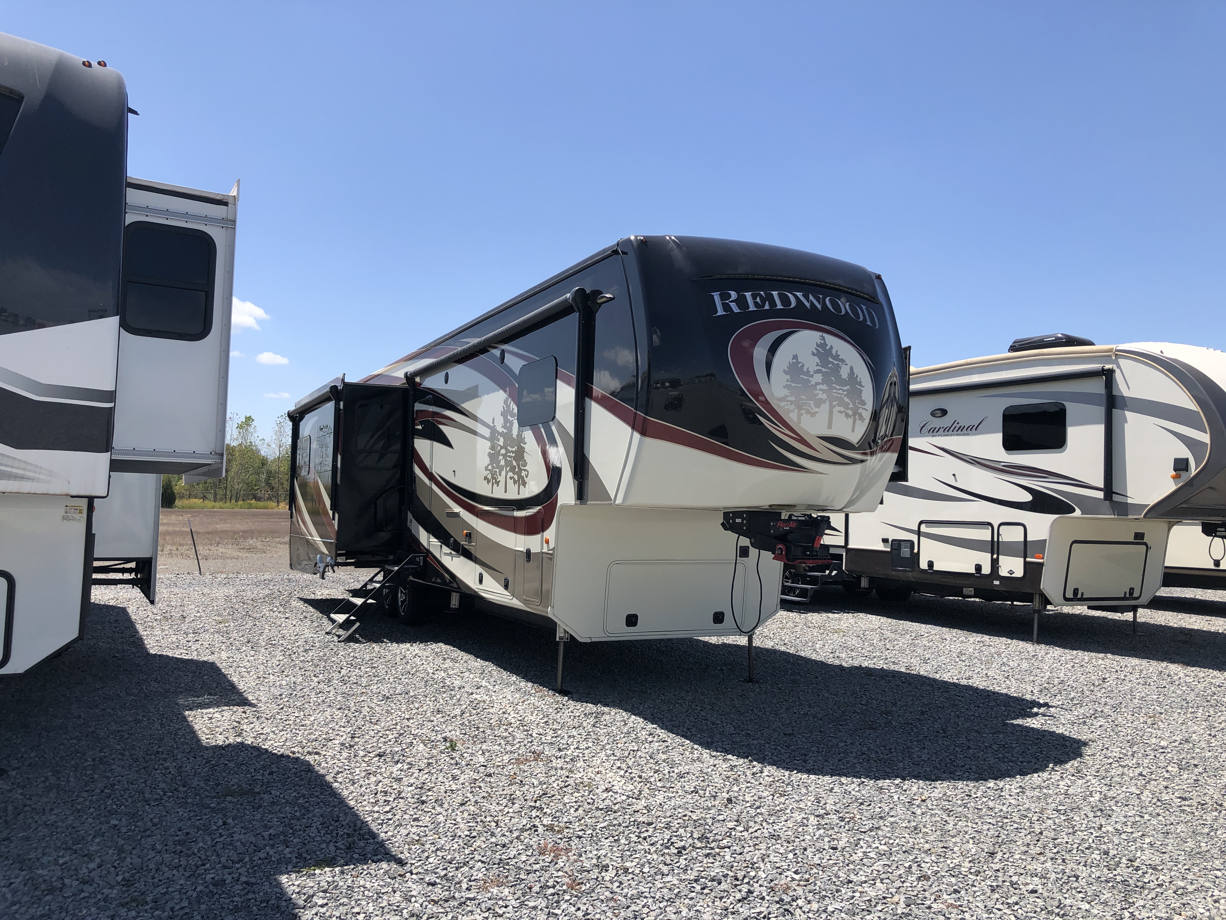 2017 REDWOOD RV 3821RL - Image 11