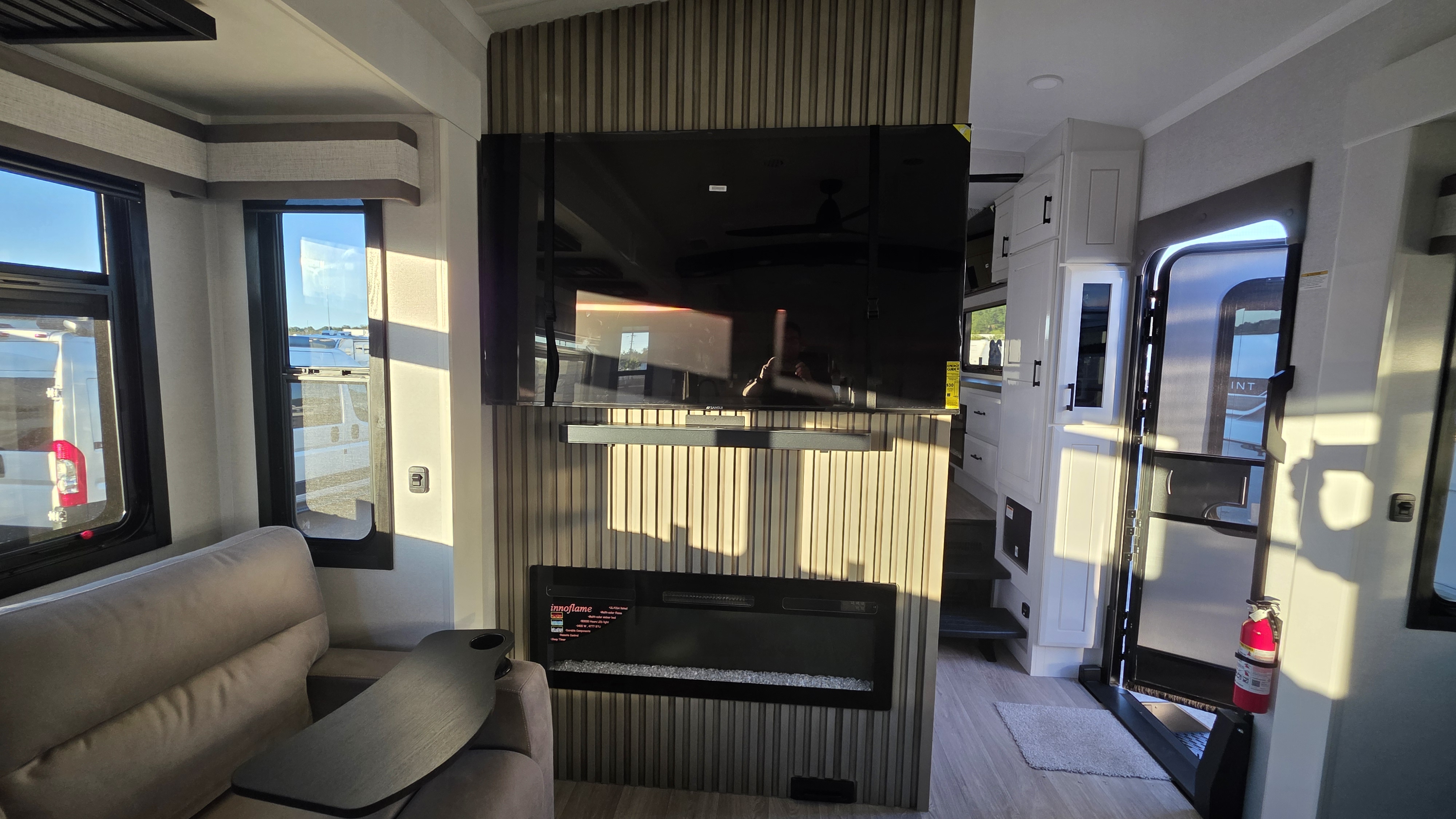 2027 JAYCO PINNACLE 38FBRK - Image 19