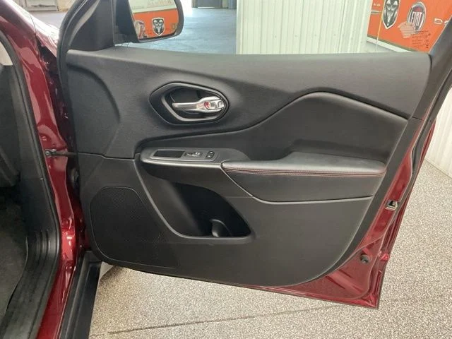 2021 Jeep Cherokee Utility 4D Trailhawk 4WD V6 - Image 24