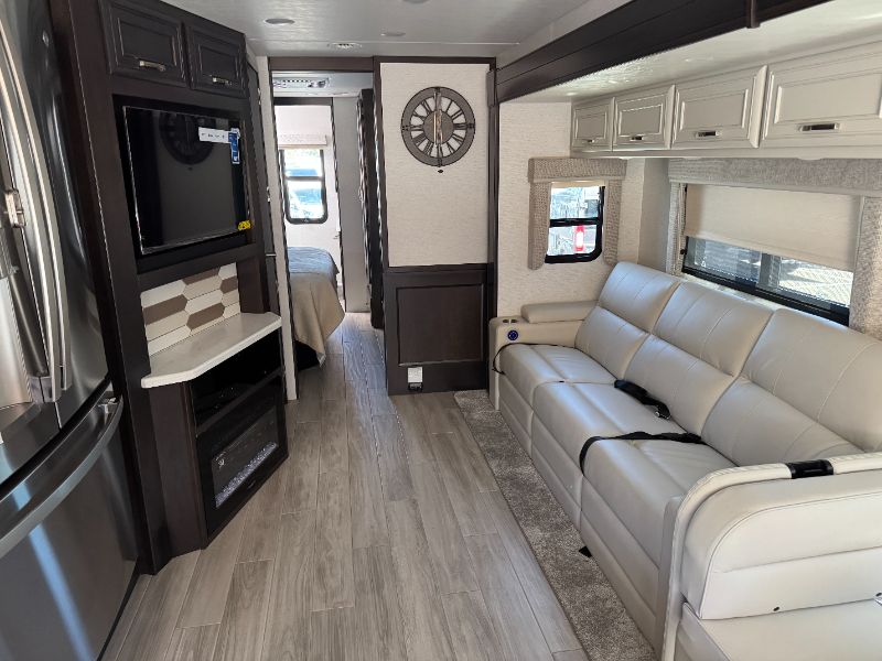 2025 Entegra Coach Accolade XL 37K - Image 9