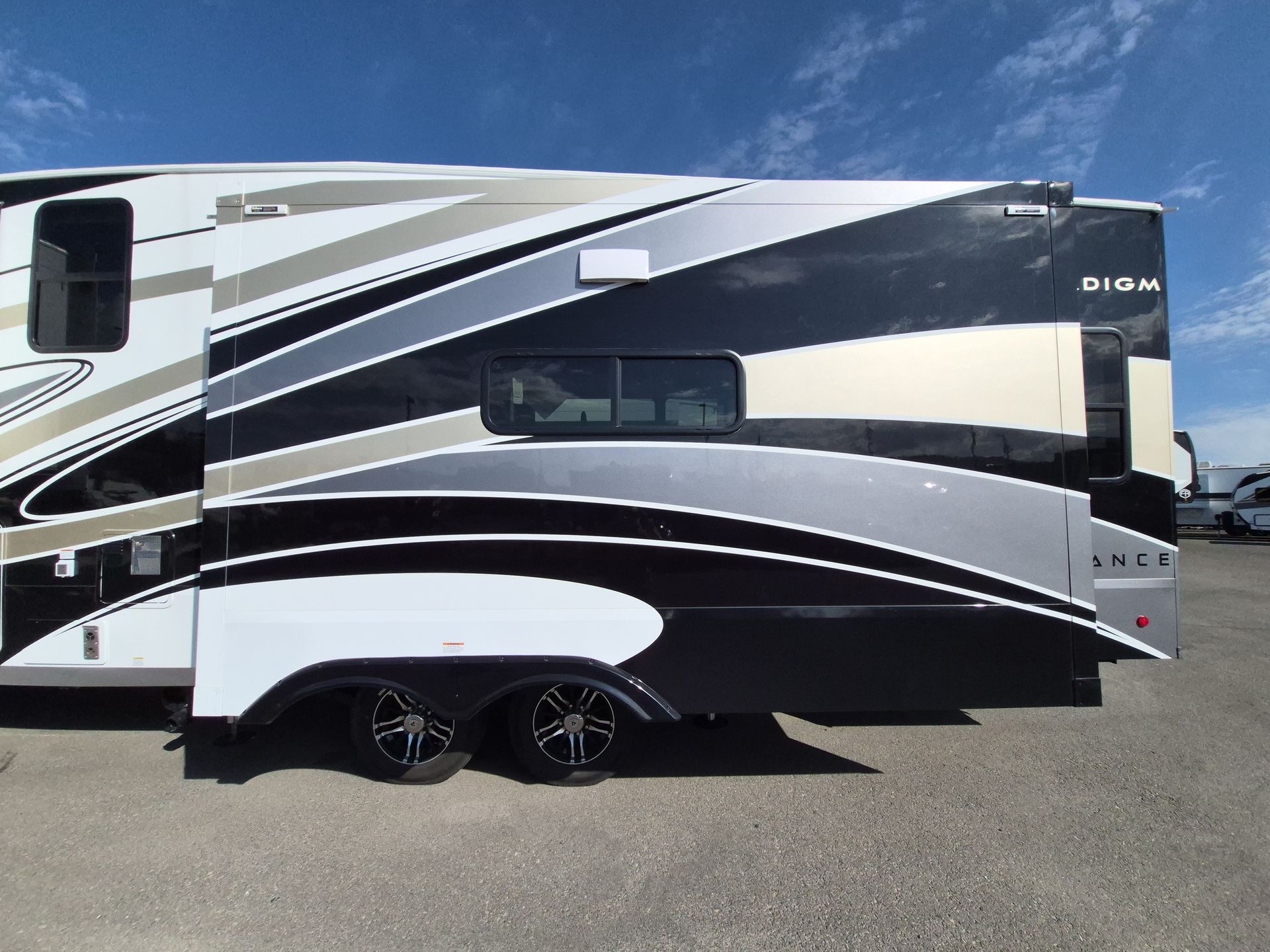 2027 Alliance RV Paradigm 340RL - Image 6