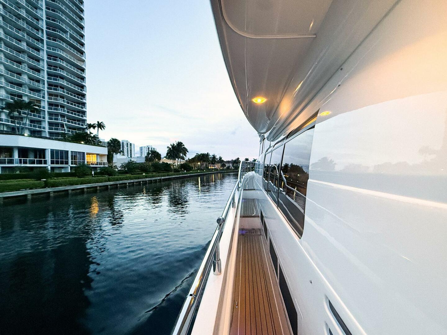 2007 Princess 23M - Image 10