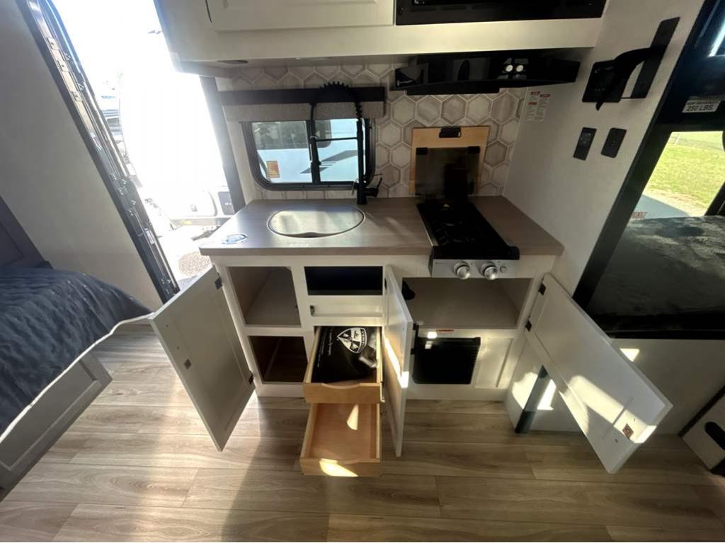 2026 VENTURE RV SPORTTREK STINGER 222VUD - Image 28
