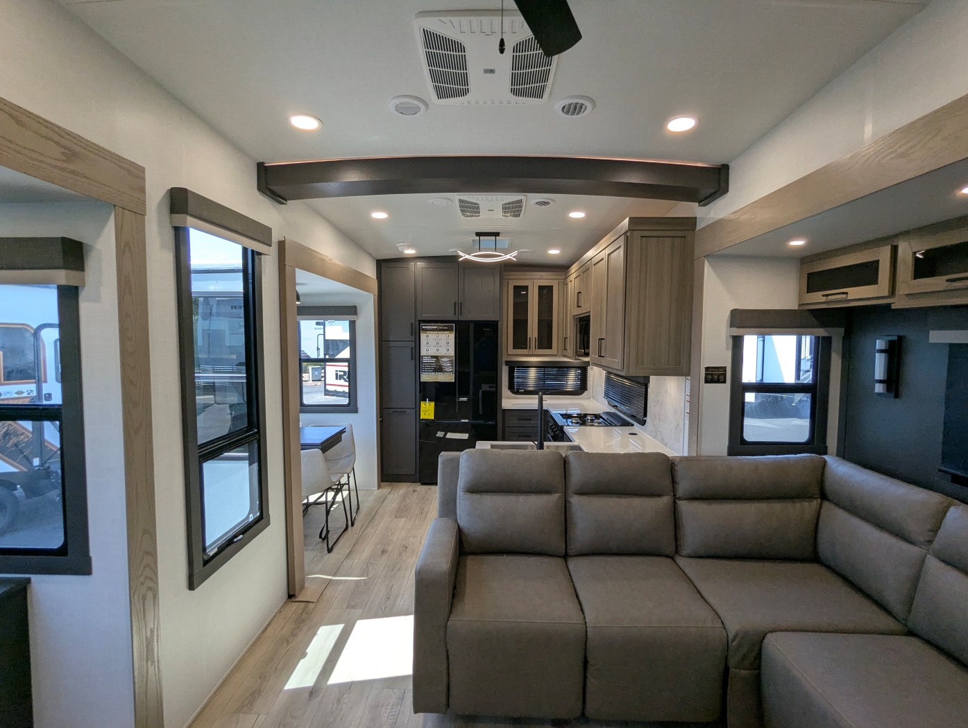 2026 Forest River Rockwood Signature 404SRK - Image 18