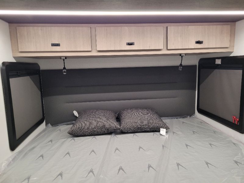 2026 Grand Design Lineage Series F 31ZW - Image 17
