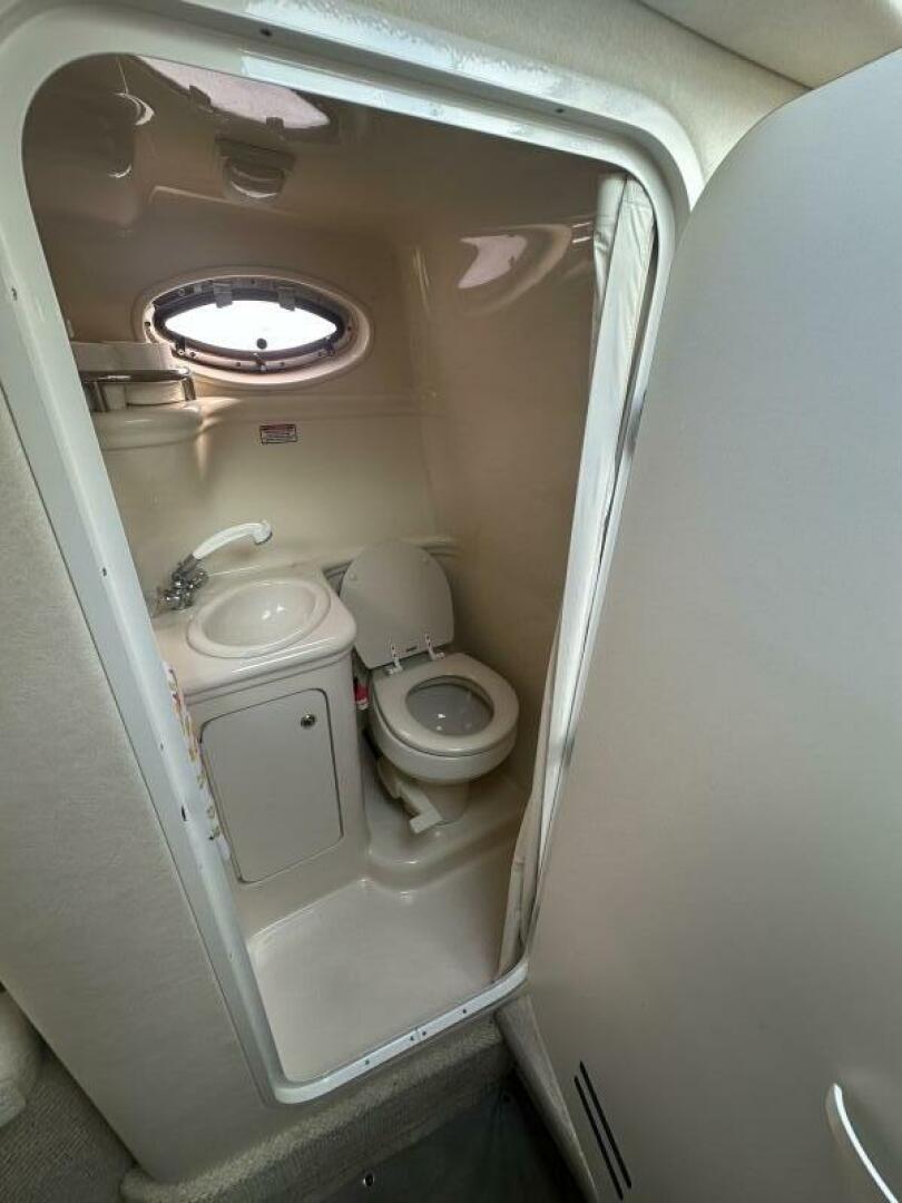 2004 Sea Ray - Image 11