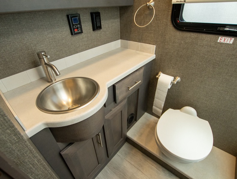 2022 Thor Motor Coach Palazzo 37.4 - Image 19