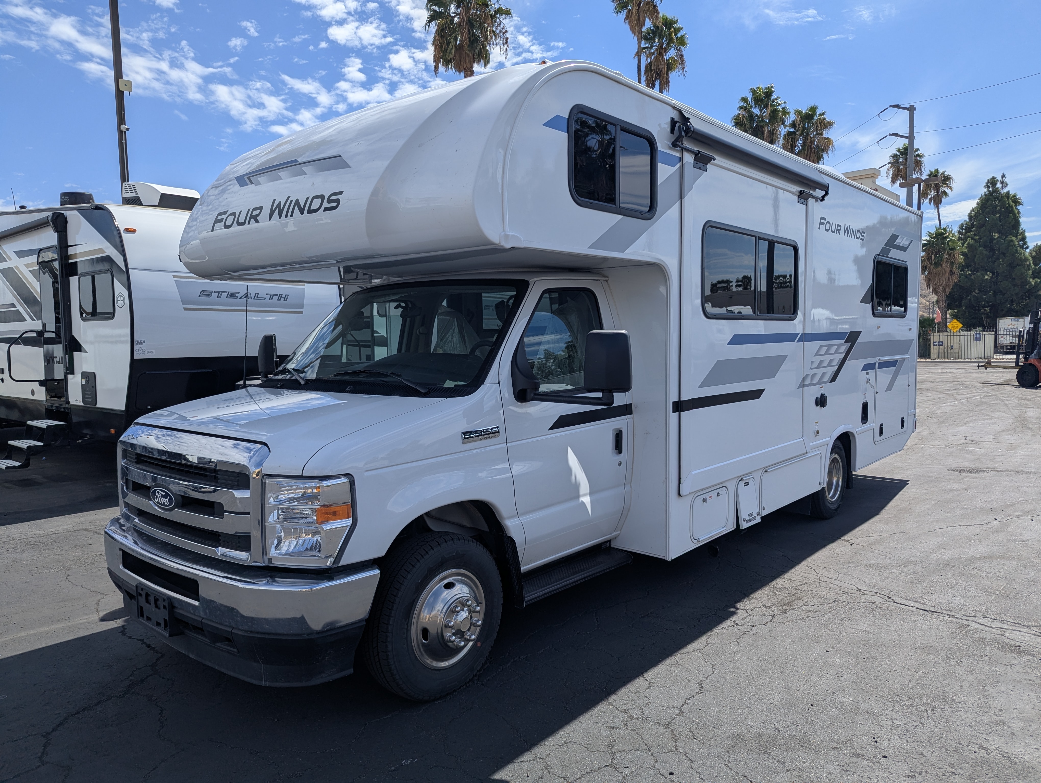 2027 Thor Motor Coach Four Winds 25Z - Image 3