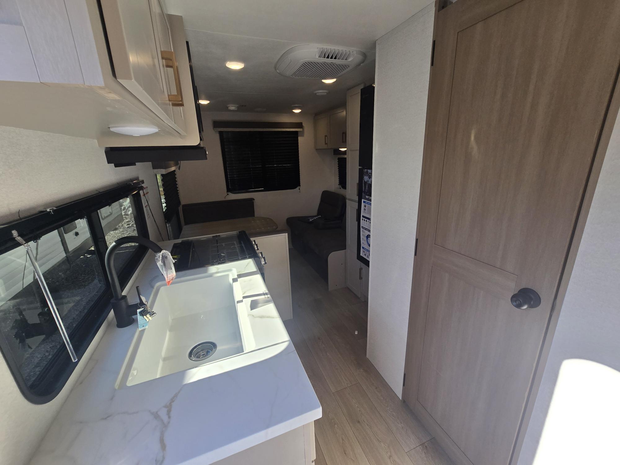 2027 Jayco Jay Flight SLX 210QB - Image 13