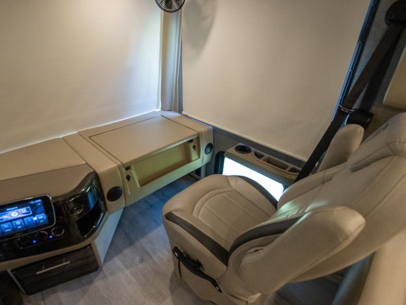 2022 Thor Motor Coach Palazzo 37.4 - Image 32