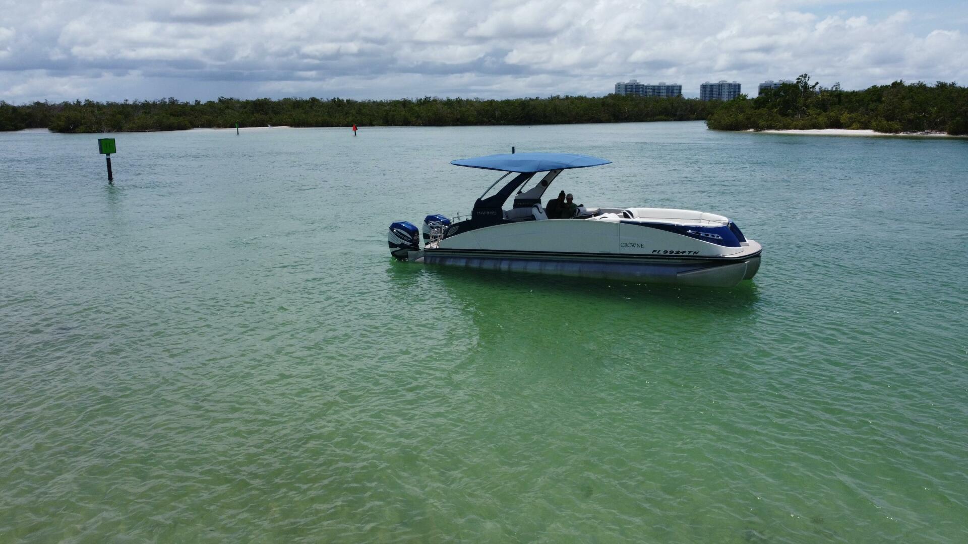 2021 Harris Crowne SL 270 Twin Engine - Image 2