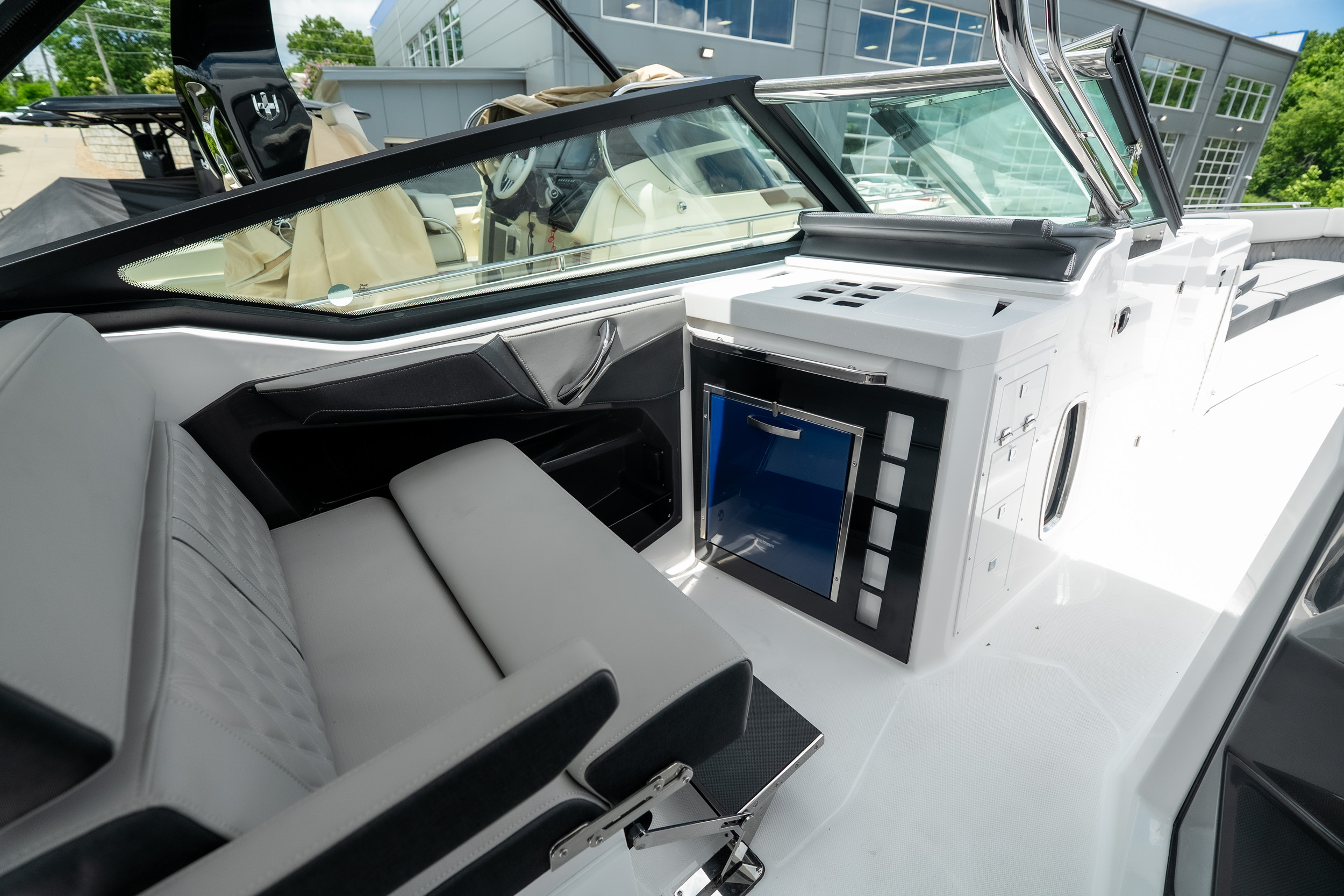 2026 Monterey 385 SS - Image 25