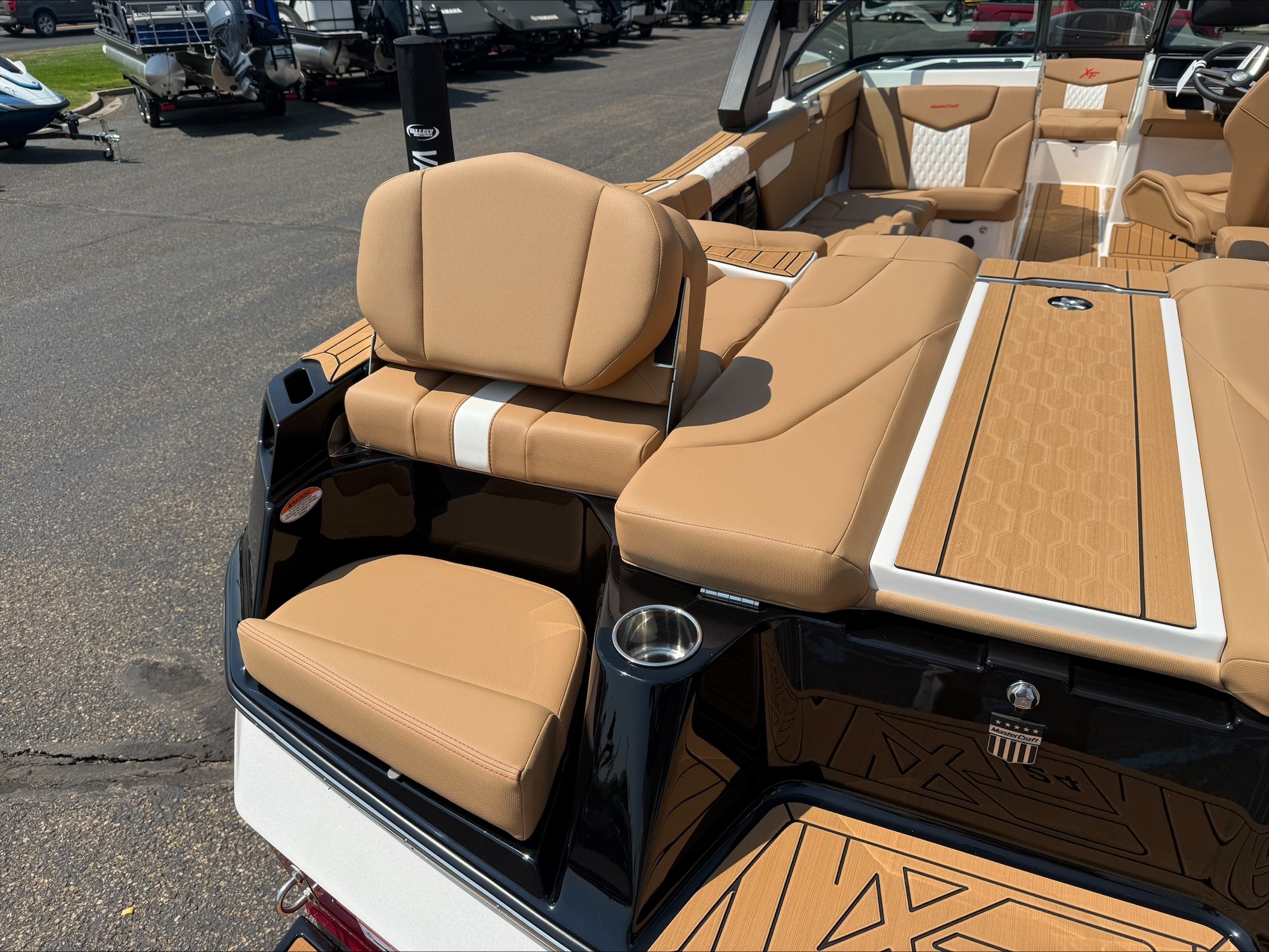 2027 MasterCraft XT24 - Image 10