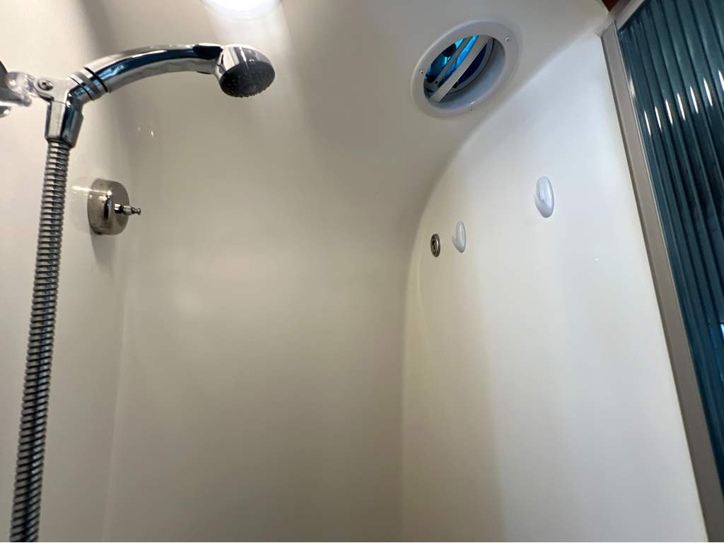2022 AIRSTREAM GLOBETROTTER 25FBT - Image 15