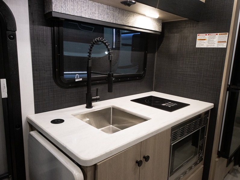 2025 Forest River Sunseeker 2400BDS - Image 12