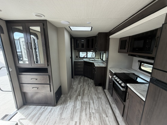 2021 GRAND DESIGN TRANSCEND XPLORER 240ML - Image 15