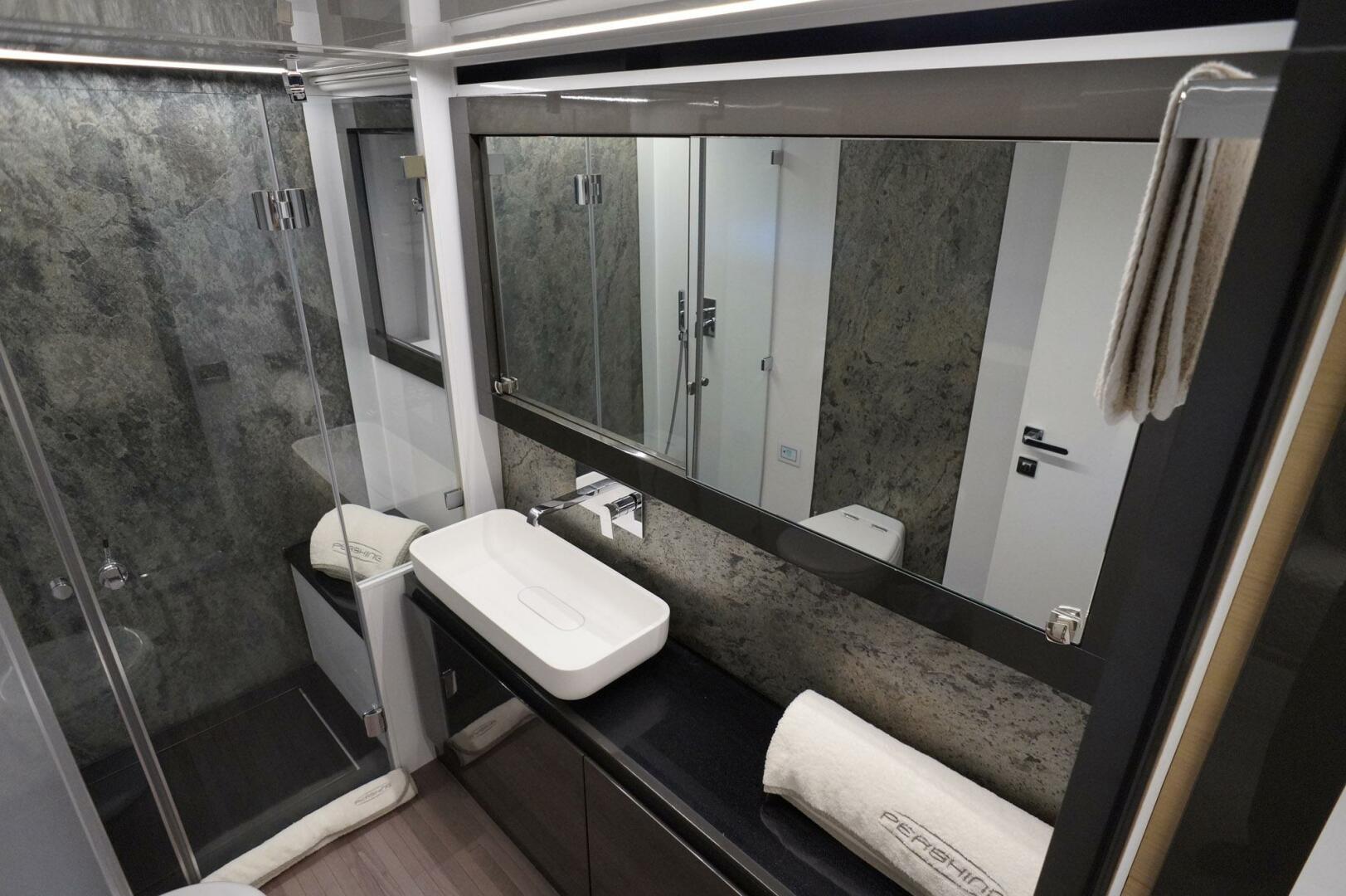 2016 Pershing 70 - Image 16