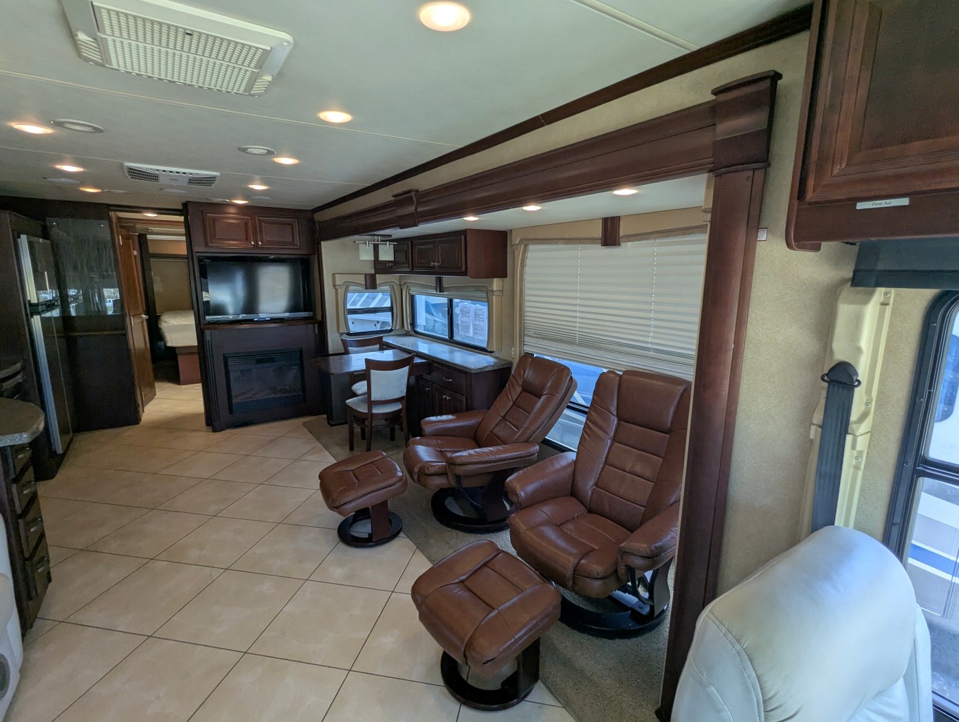 2011 DAMON ASTORIA 40KT - Image 11