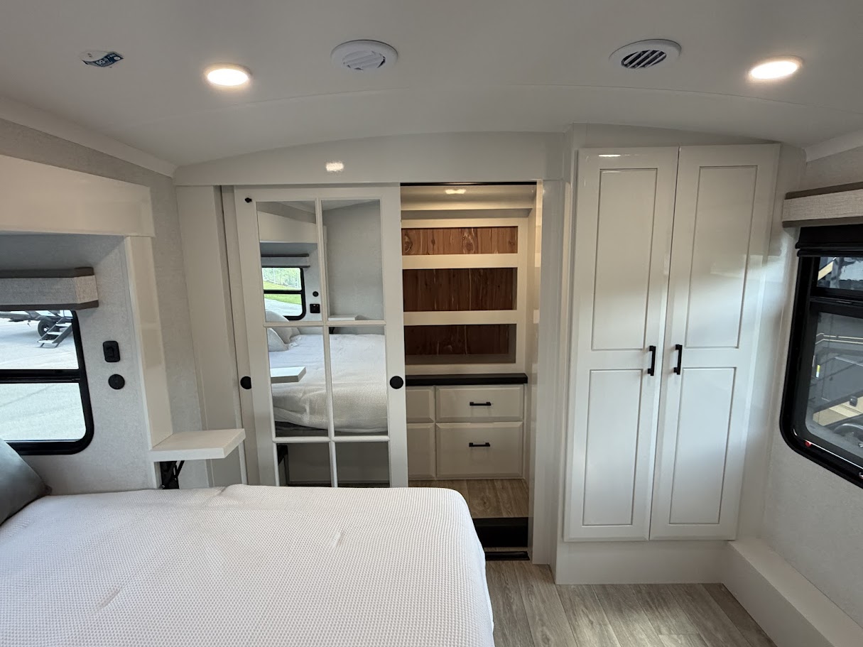2027 JAYCO PINNACLE 32RLTS - Image 56