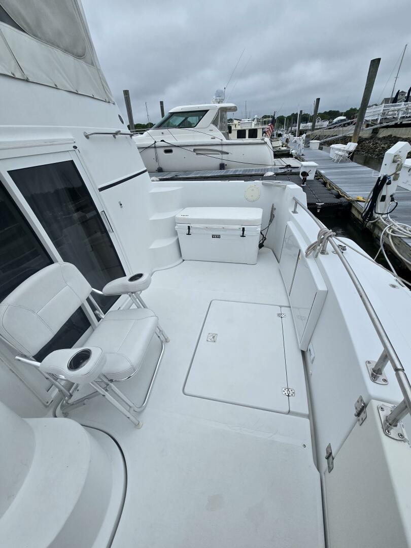 2002 Carver 444 Cockpit Motor Yacht - Image 11
