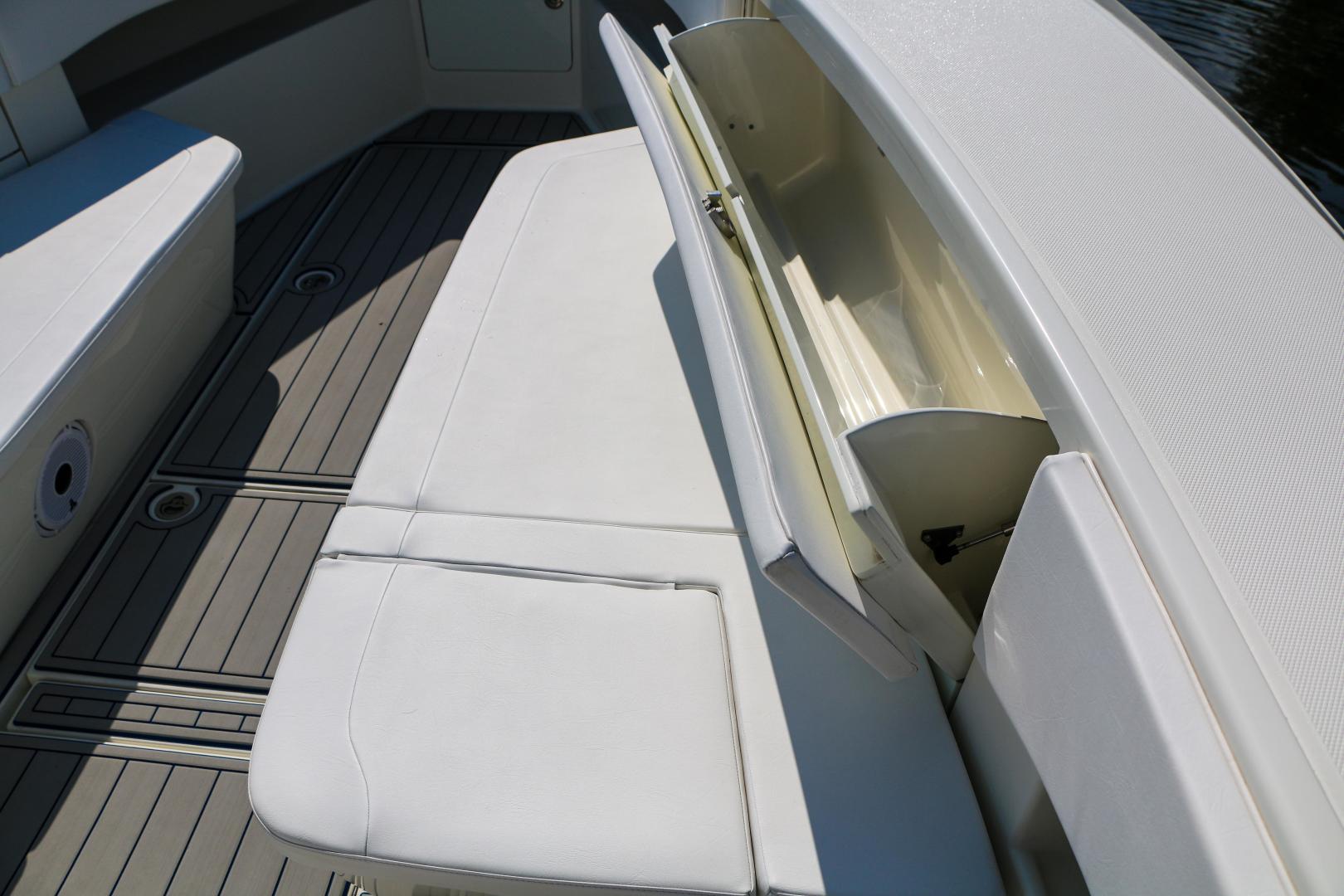 2016 SeaVee 390Z - Image 11