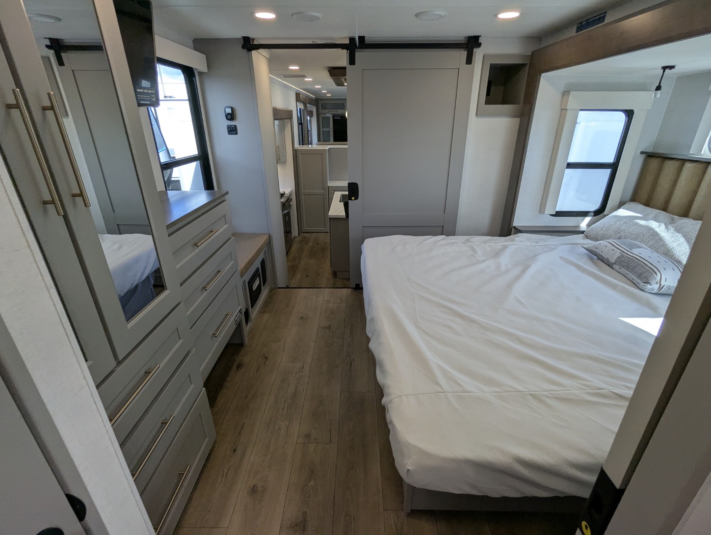 2026 Alliance RV Paradigm 385FL - Image 35