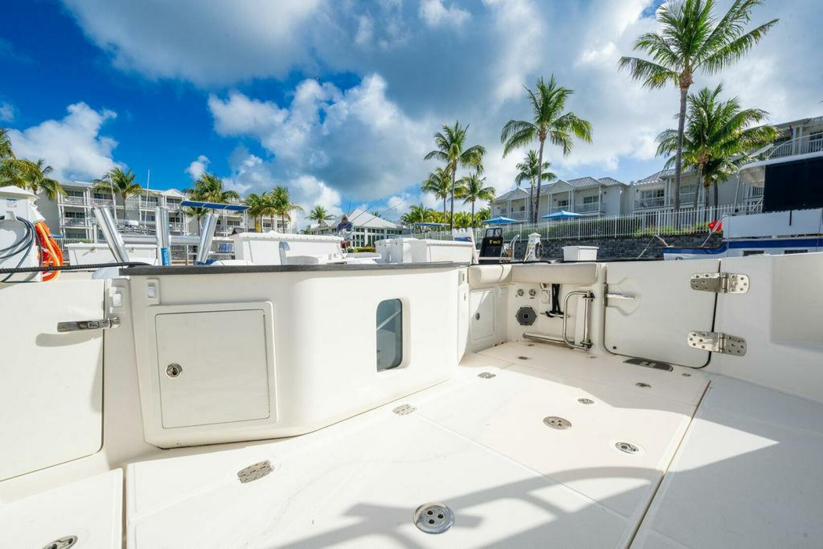 2023 Boston Whaler 405 Conquest - Image 21
