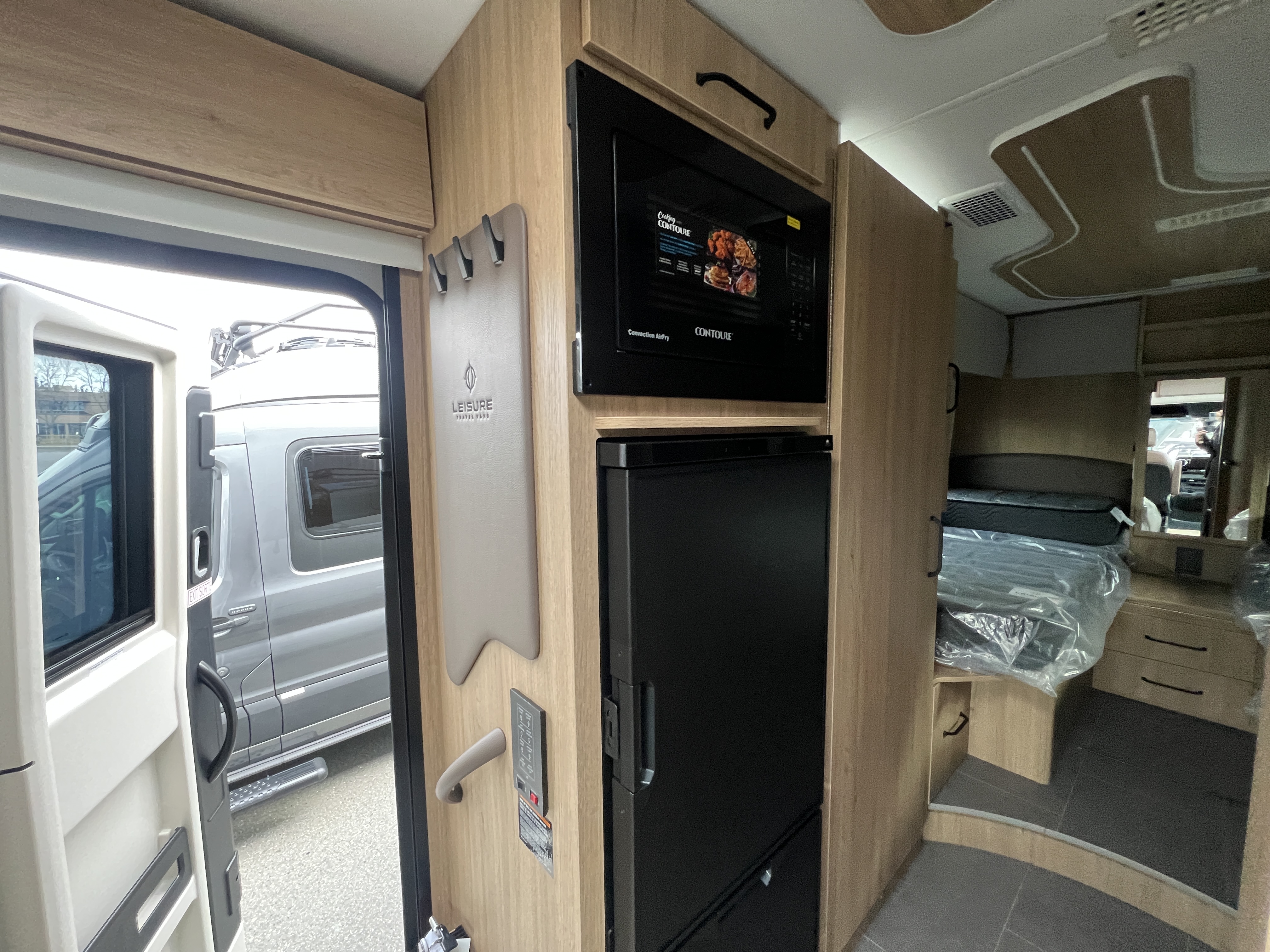 2027 Leisure Travel UNITY U24TB-AWD - Image 14
