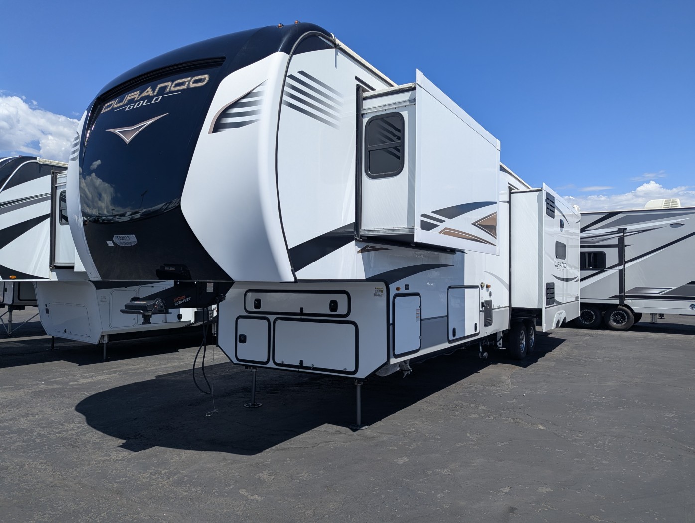 2023 KZ RV Durango Gold G383RLQ - Image 3