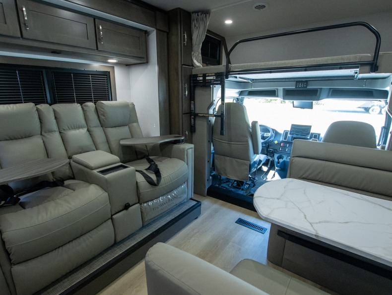 2026 Dynamax Europa 32KD - Image 6