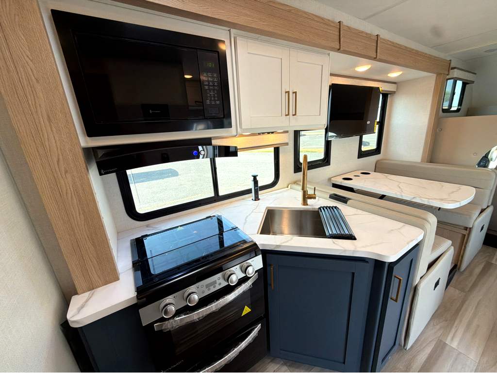 2027 THOR MOTOR COACH MAGNITUDE GA28 - Image 22