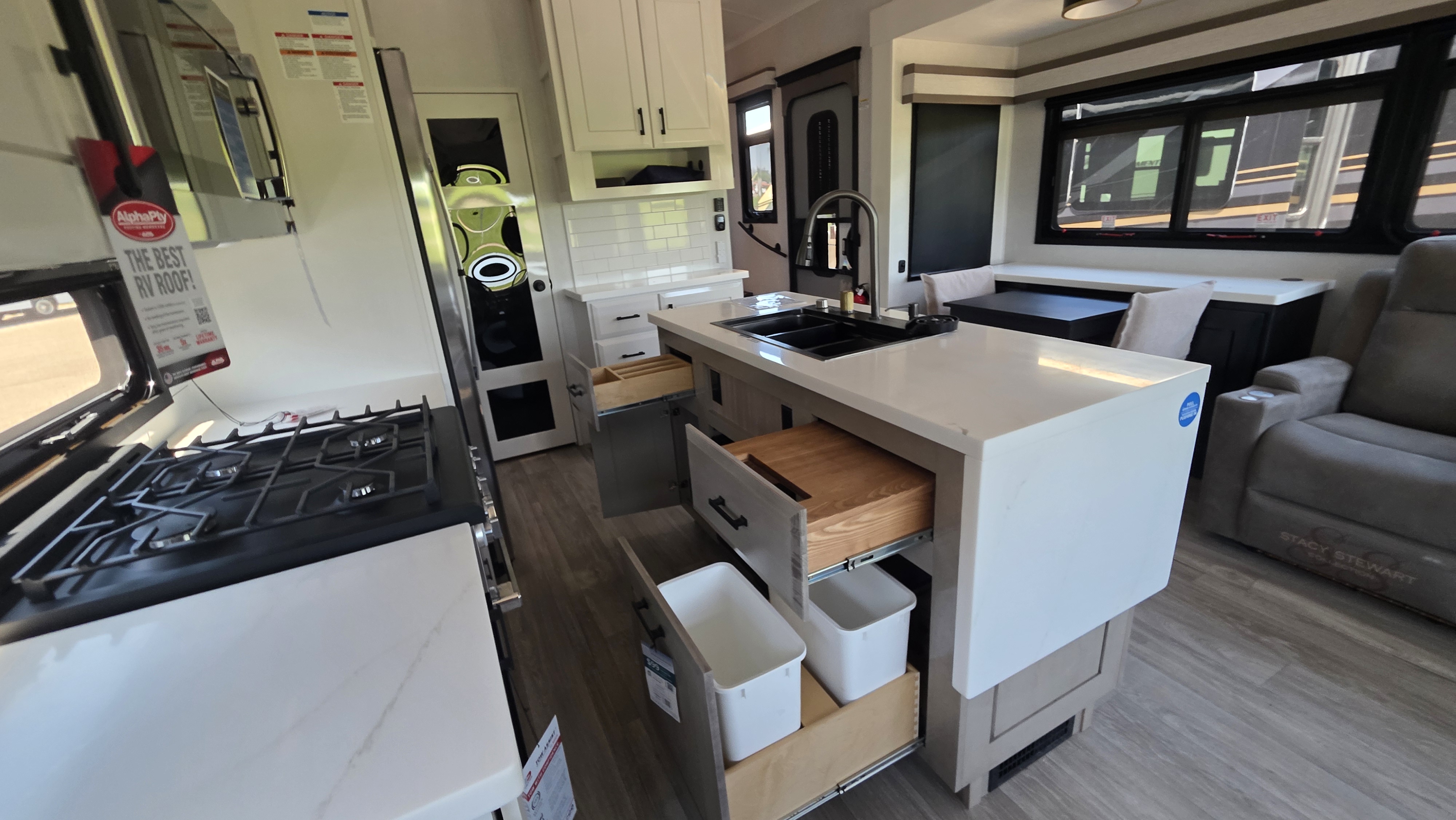 2027 JAYCO PINNACLE 32RLTS - Image 14