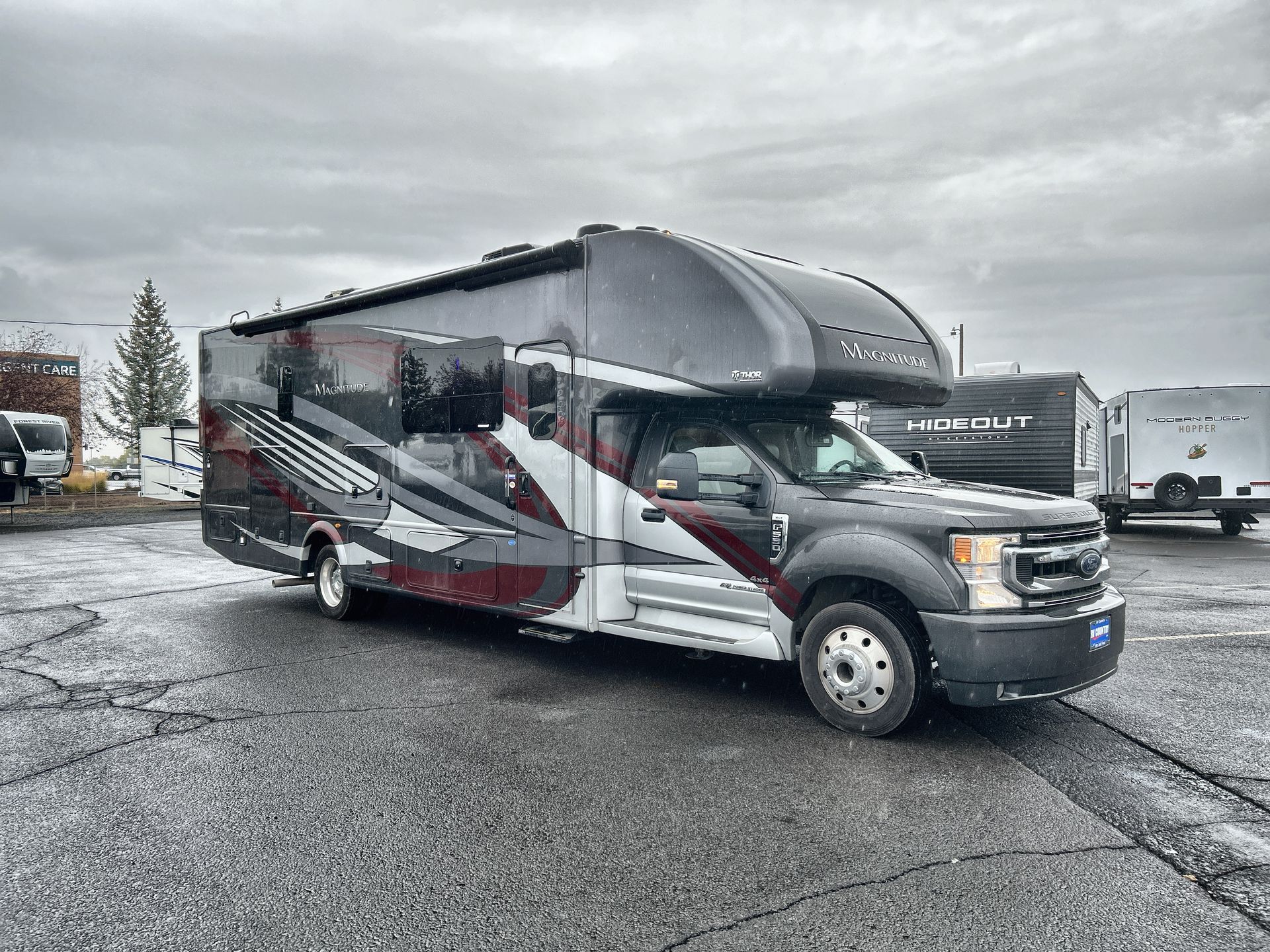 2021 Thor Motor Coach Magnitude SV34 - Image 3