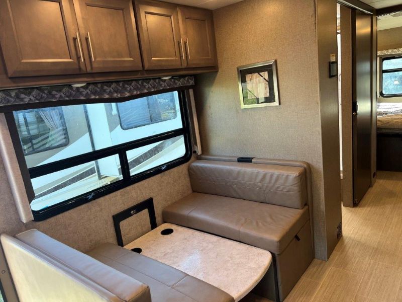 2021 Thor Motor Coach Magnitude SV34 - Image 12