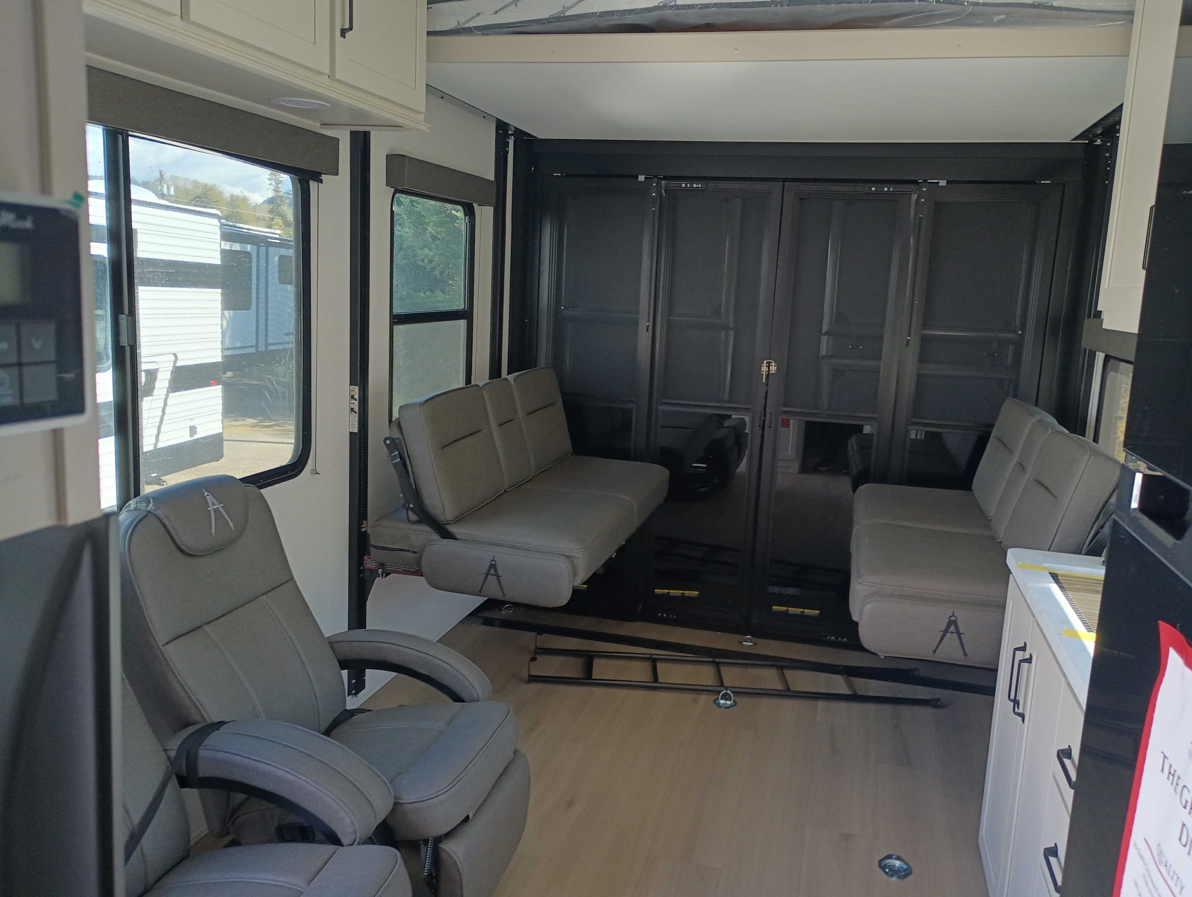 2026 Grand Design Momentum G-Class 21G - Image 25