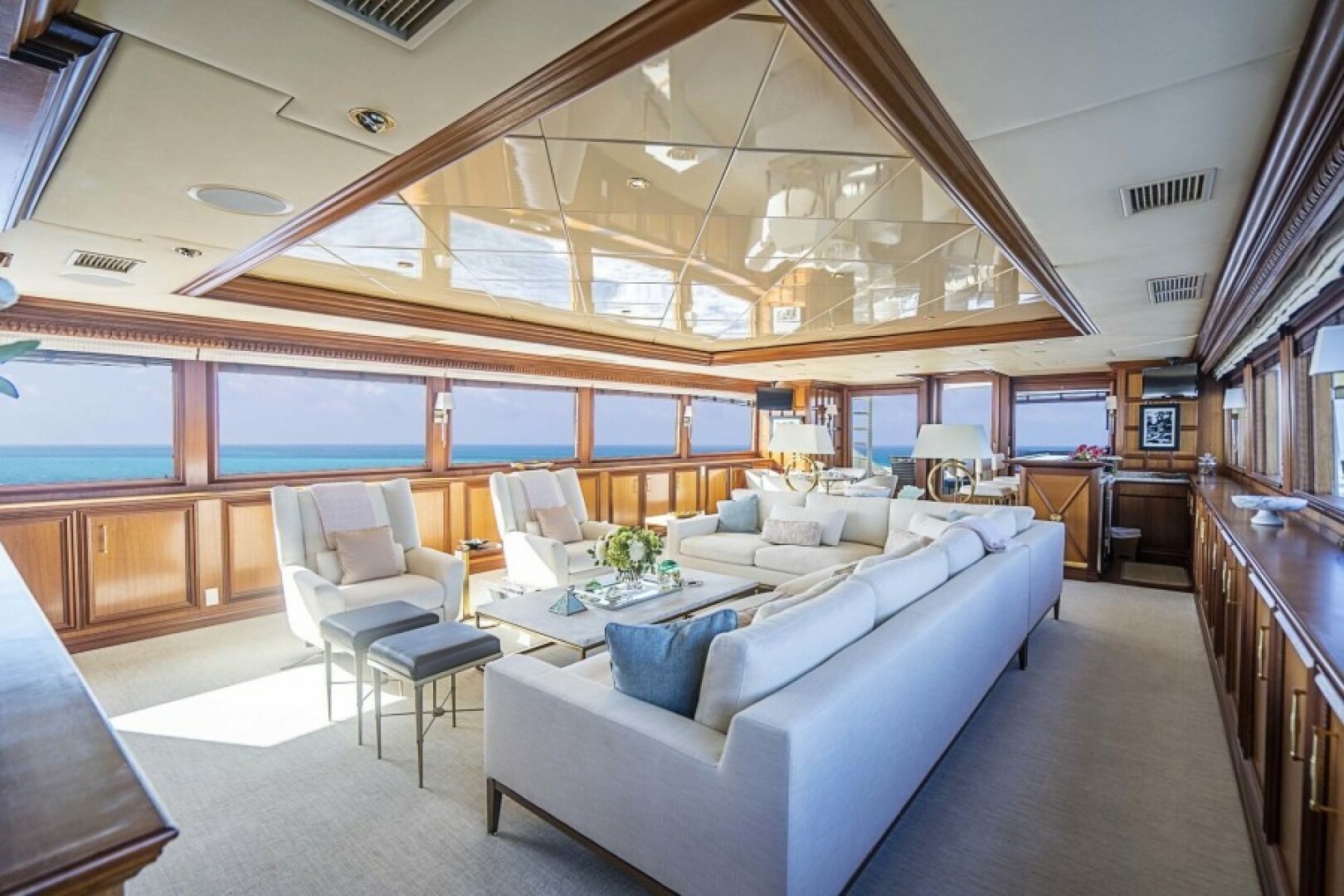2000 Broward Raised Pilothouse - Image 2