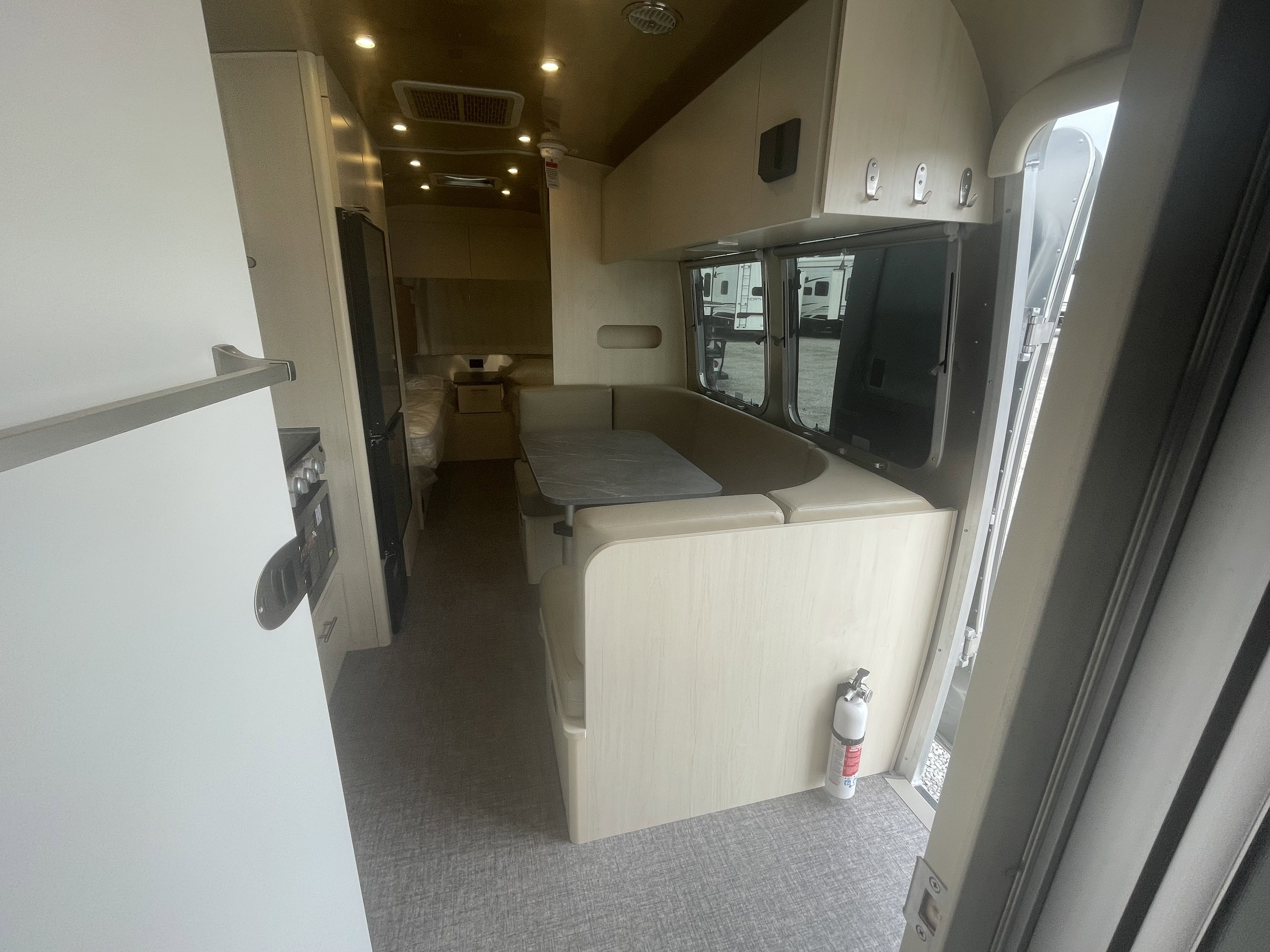 2026 AIRSTREAM FLYING CLOUD 23FBT - Image 26