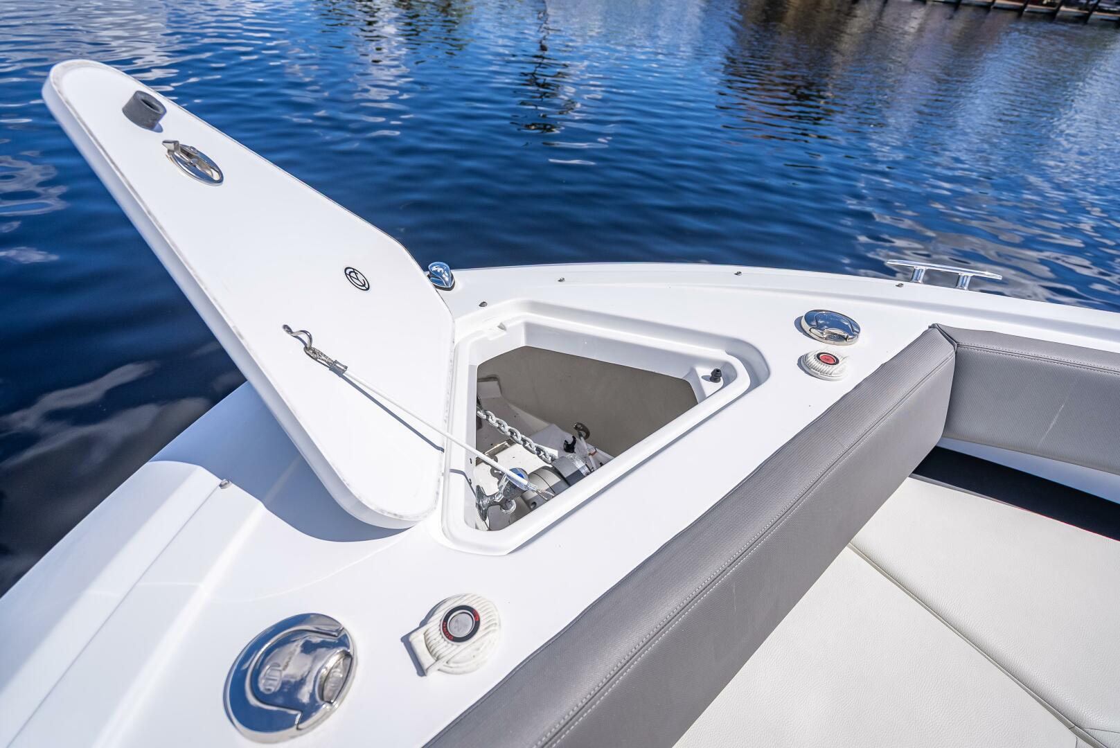 2022 Cruisers Yachts GLS OB - Image 10