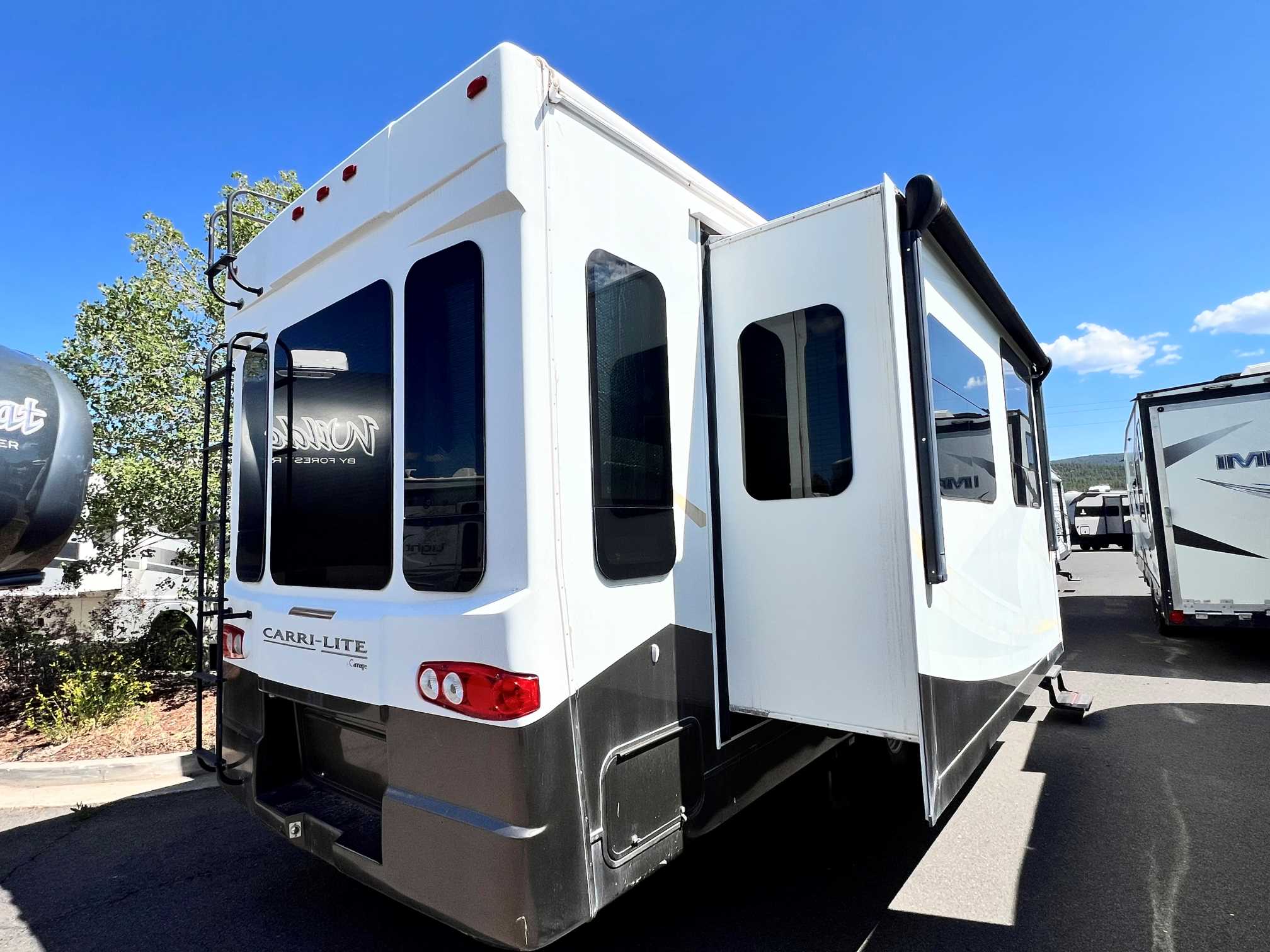 2010 Carriage Carri-Lite 37MSTR - Image 4