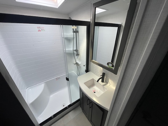 2025 ROCKWOOD SIGNATURE 375RL - Image 24