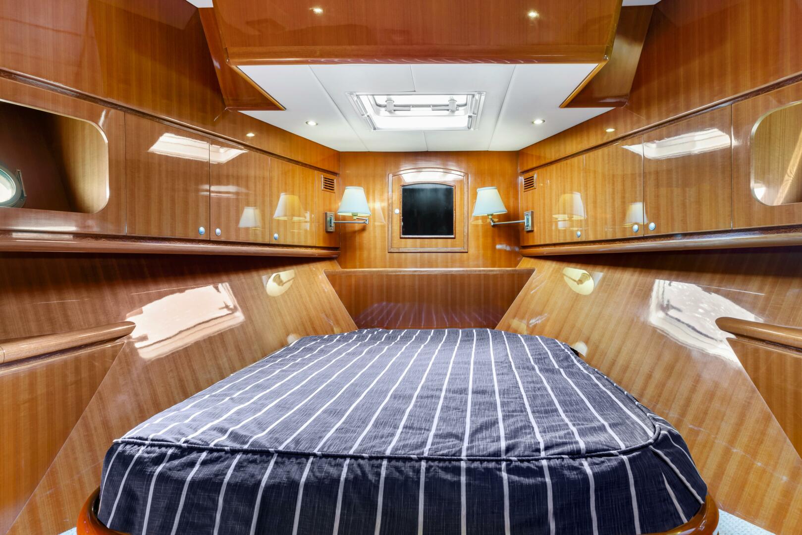 2007 Hampton Cockpit Motoryacht - Image 19