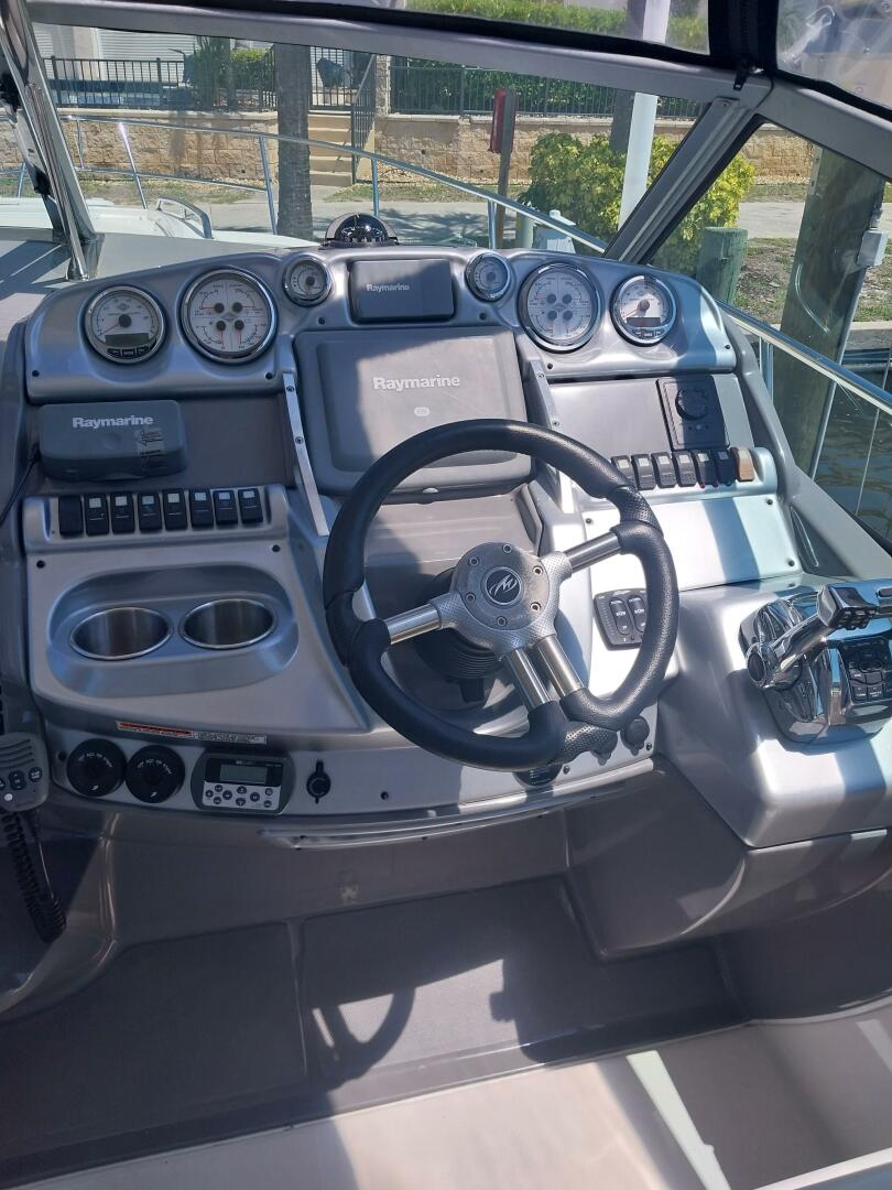 2011 Monterey 340 Sport Yacht - Image 3