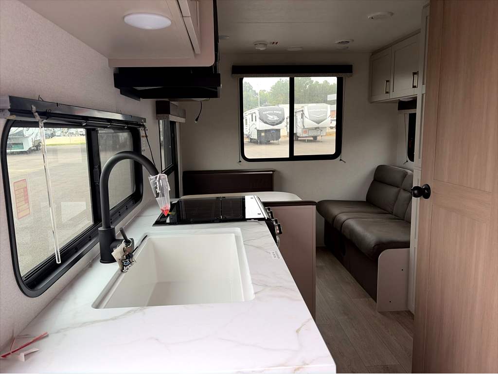 2027 Jayco Jay Flight SLX 210QB - Image 7