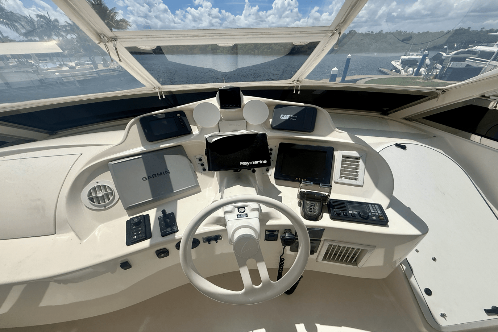 2005 68 FLYBRIDGE - Image 16