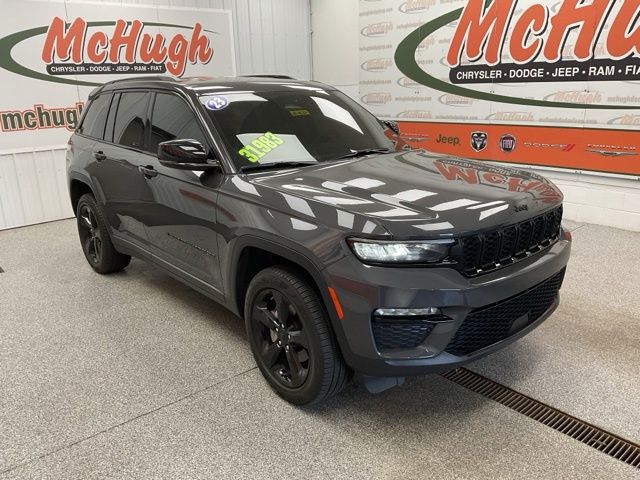 2023 Jeep Grand-Cherokee-L Laredo Altitude 4x4 - Image 3